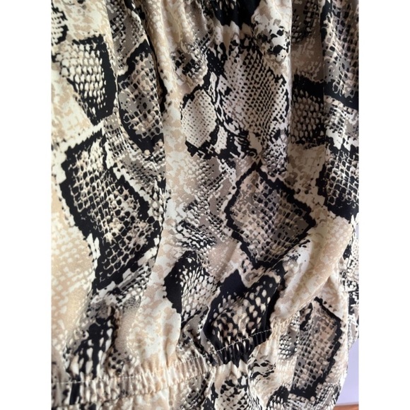 Rue 21 Snake/Python print Womens scooped necked top/blouse/shirt, Size XL - Picture 13 of 16